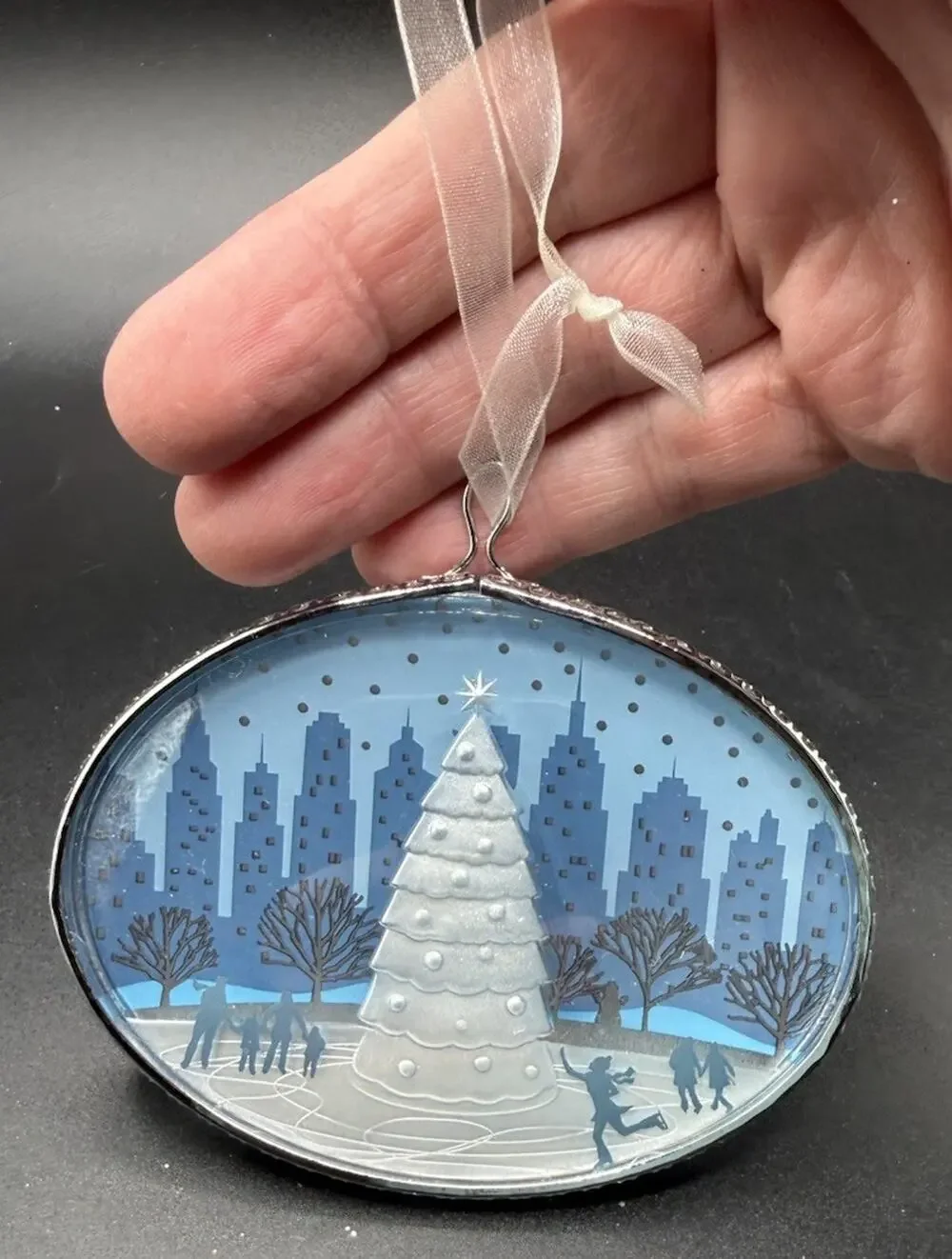Hallmark Keepsake Christmas Ornament CHRISTMAS In The CITY No Box EUC -Lo16